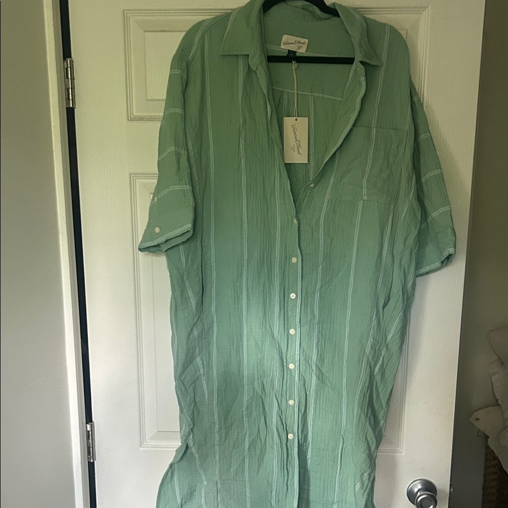 Universal Thread Light Green Casual Button Down Shirt